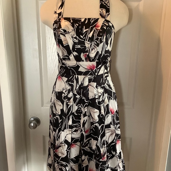 White House Black Market halter sundress - Picture 1 of 3